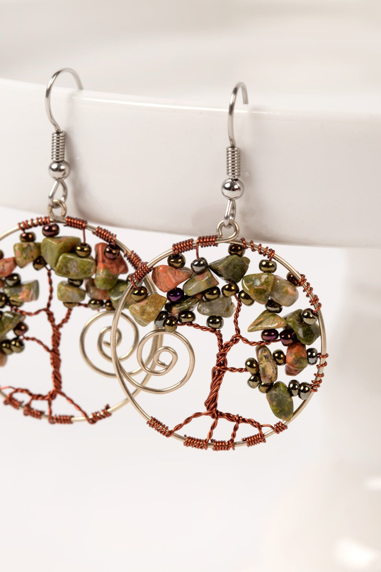 Earrings tree in circle stones/wire 1D olive/green