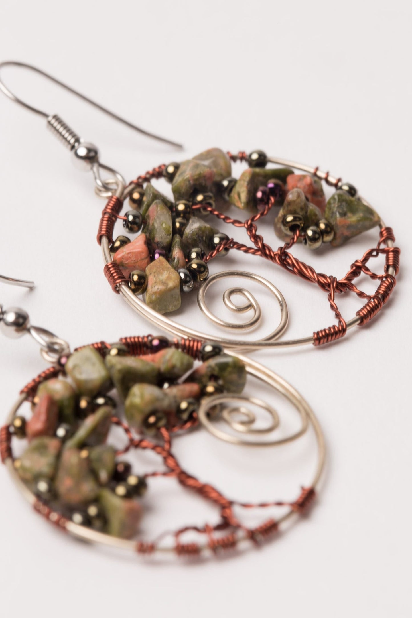 Earrings tree in circle stones/wire 1D olive/green
