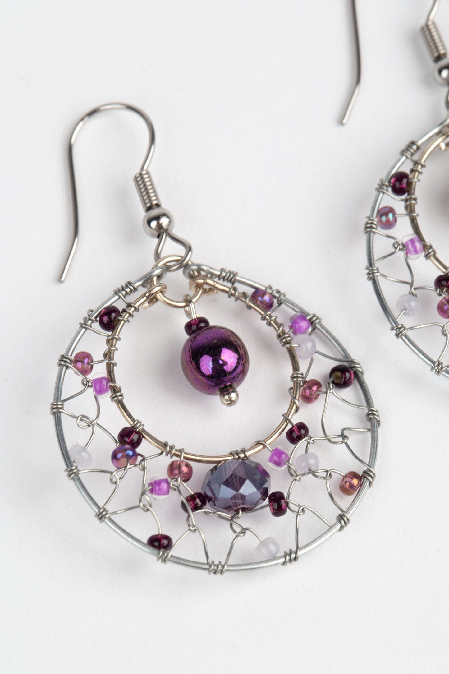Earrings wrapped circle/circle 1.25D silv/irdscnt