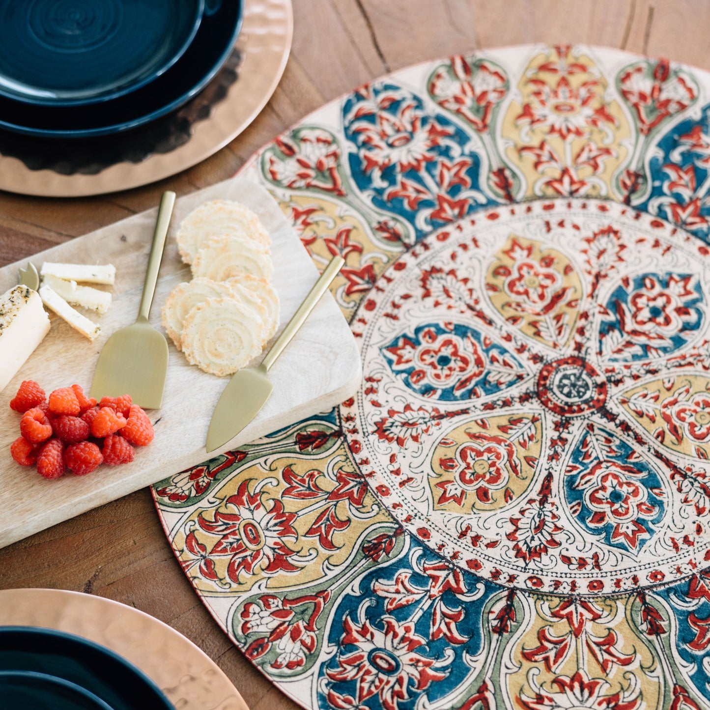 Table topper round kalamkhari cttn 24D rd/blu/yel
