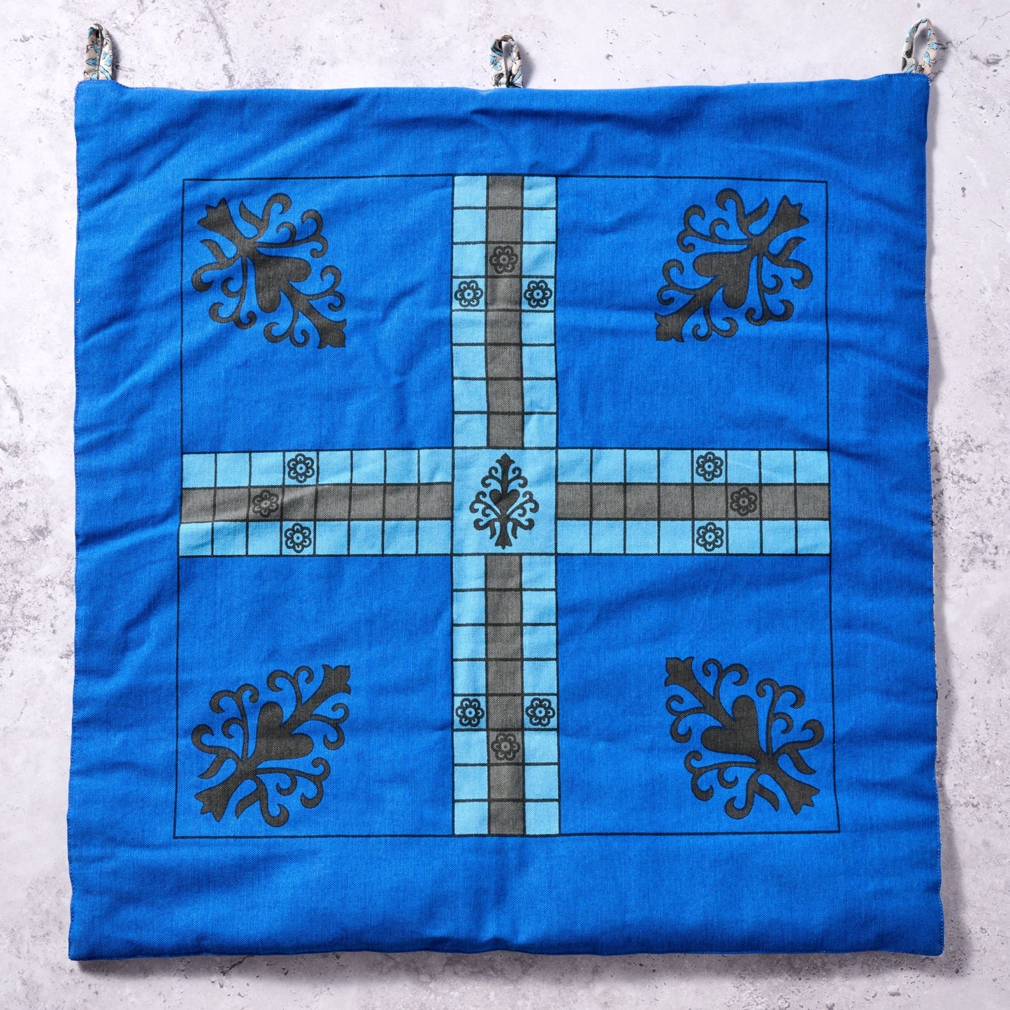 Wall hanging game set cotton/wood 24x25 blu/brn