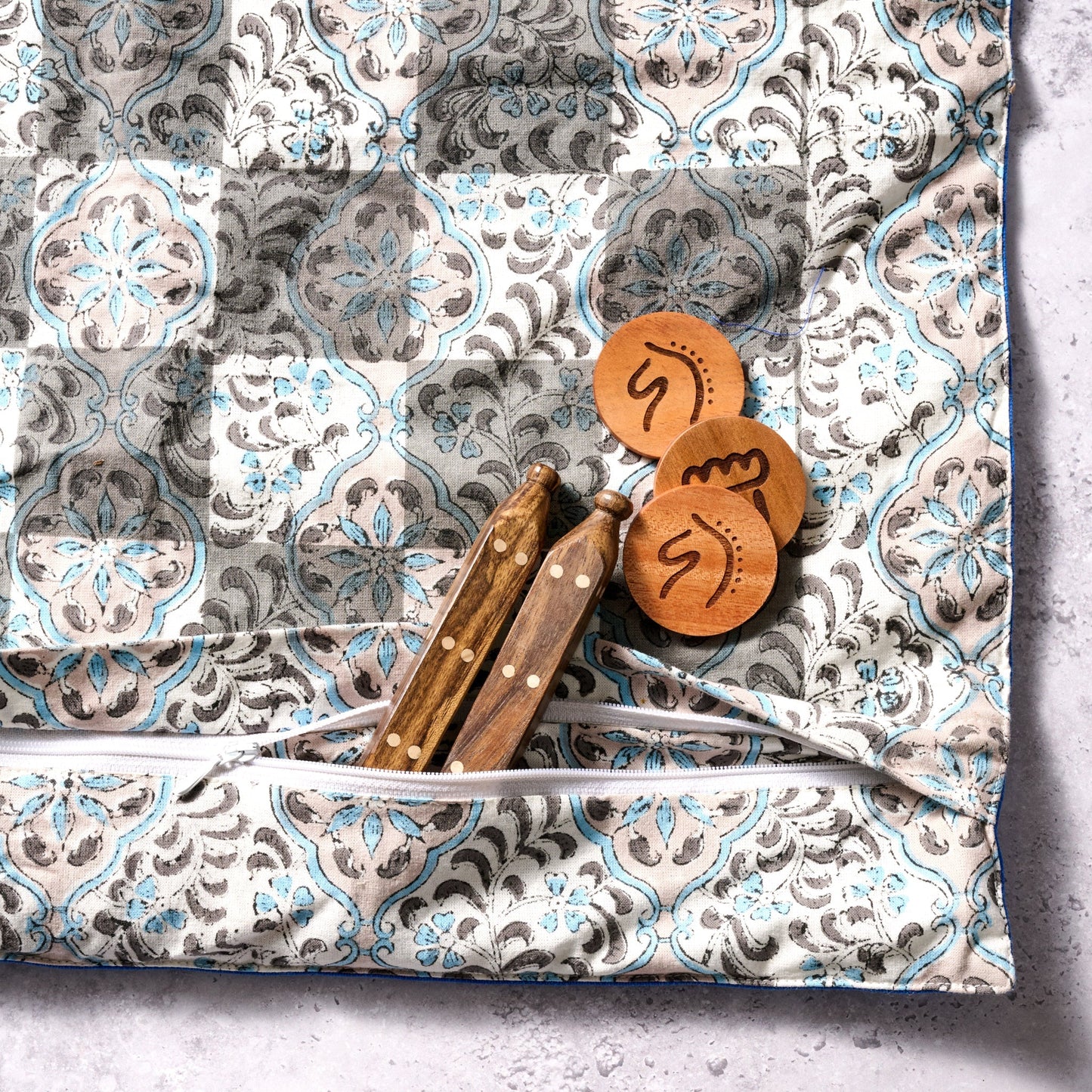 Wall hanging game set cotton/wood 24x25 blu/brn