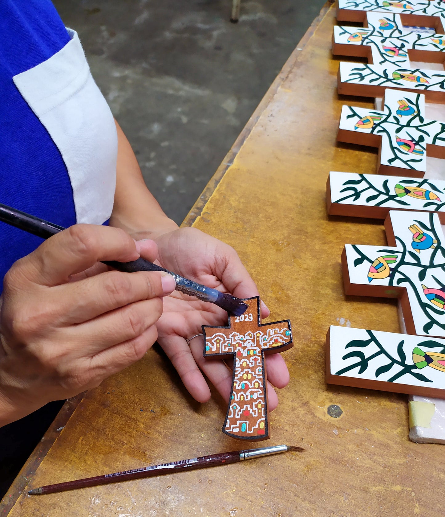Ornament cross w/2023/logo wood 3.5H brn/wht