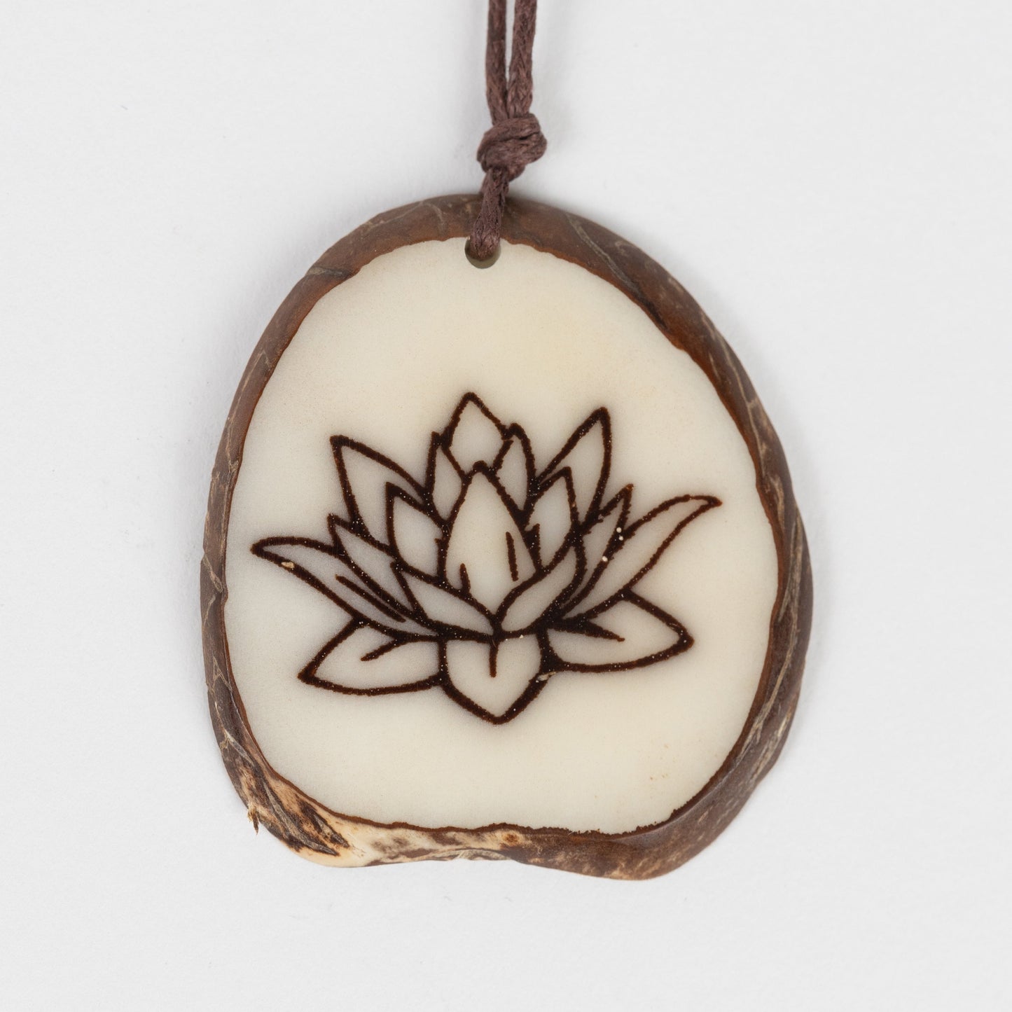 Necklace lotus pendant tagua/cord 16L nat/brn