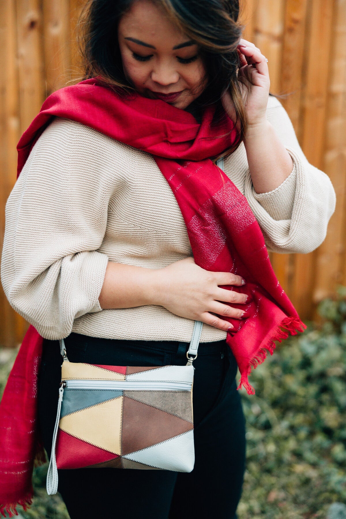 Scarf solid w/metalic bands viscose 70x28 red/silv