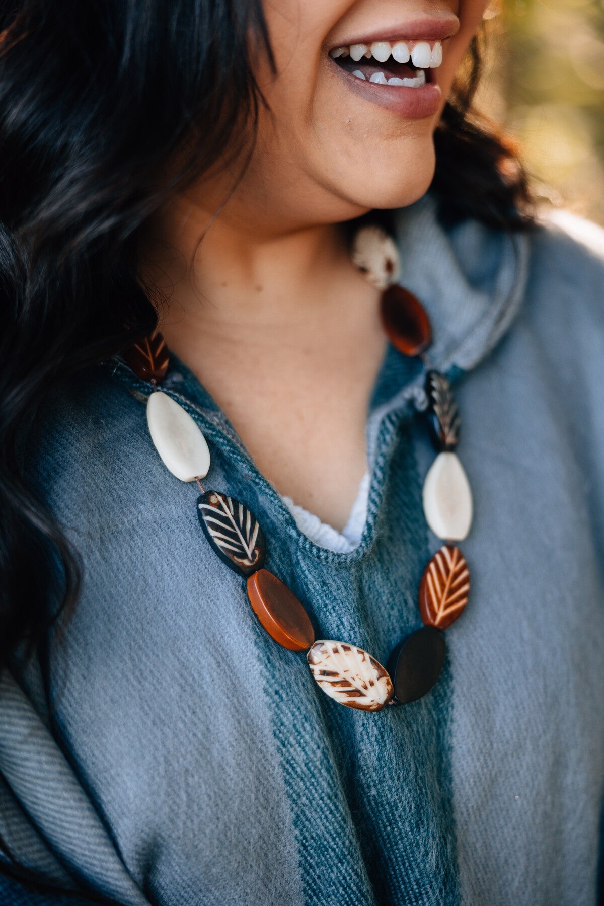 Necklace leaf ovals tagua/leather 32L adj brn/blk