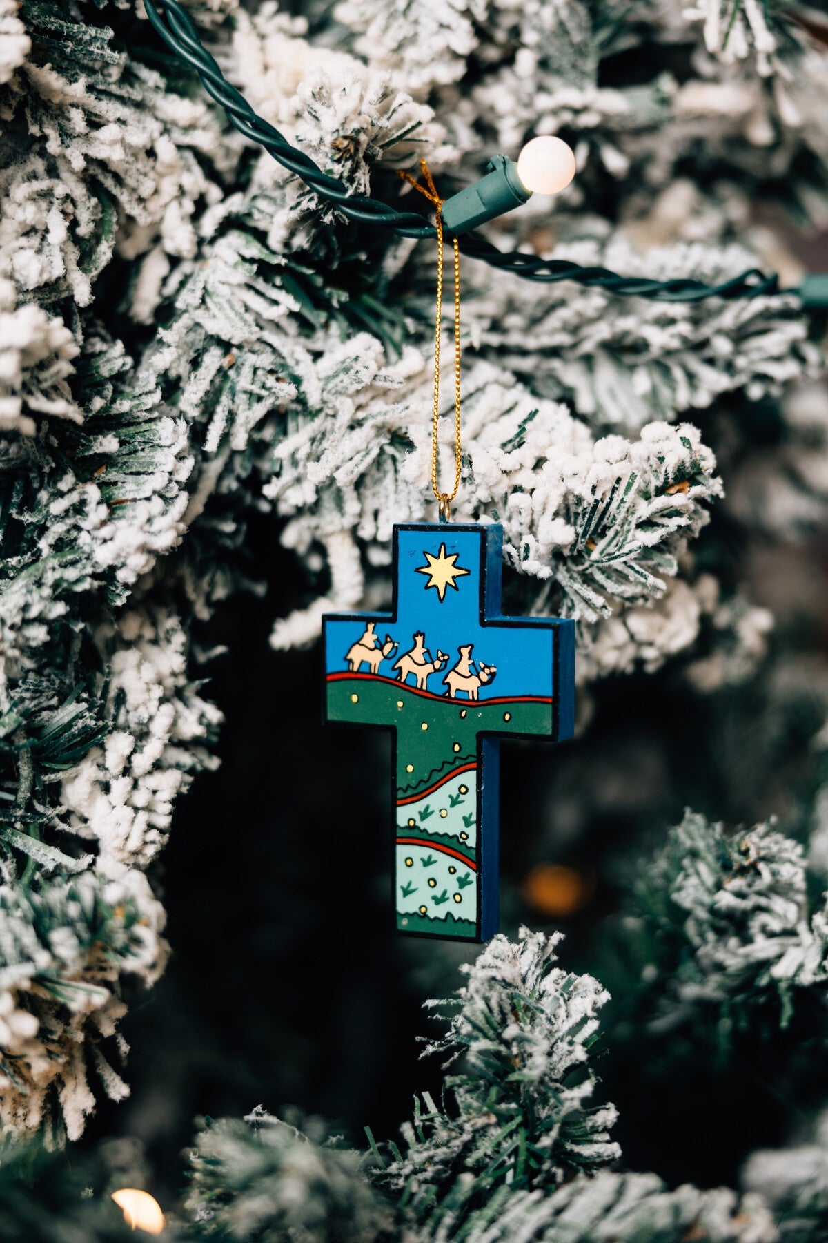 Ornament cross nativity M/3 wood 3.5H blu/grn/yel