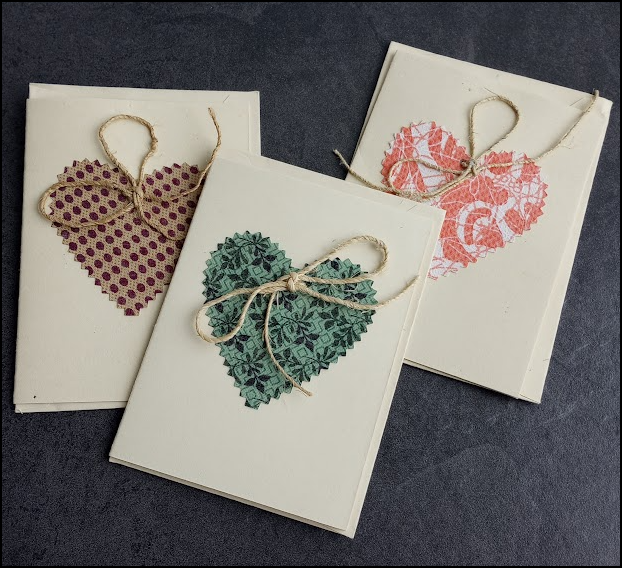 Card heart w/bow M/3 ppr/sari 4.25x6 cream/asst