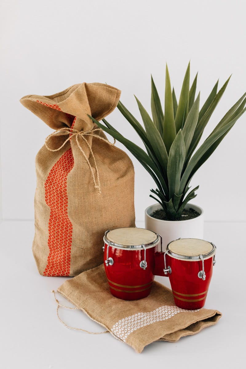 Bag f/gifts w/tie M/3 jute 16Wx19H natural/white